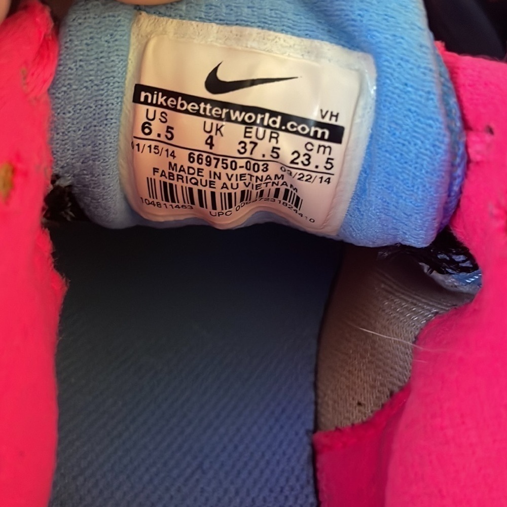 Womens Nike shoes - Picture 6 of 7